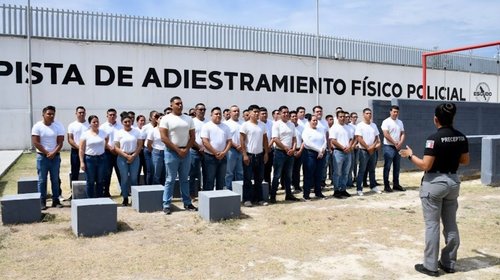 Integran a 44 nuevos elementos a la Academia de Policía