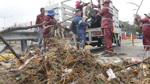 Mantiene Escobedo brigadas de limpieza vial y rescate