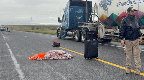 Vuelca vehículo en carretera a Monclova; muere una persona