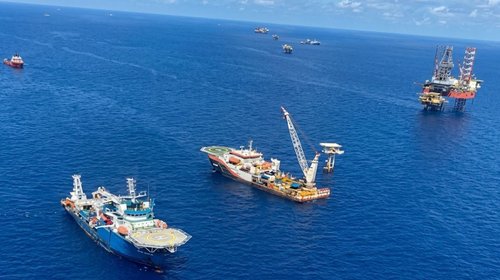 Pemex atiende fuga de crudo mar adentro frente a Campeche