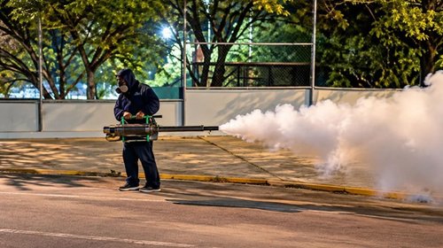 Aplican tratamiento contra mosquitos en unidades deportivos
