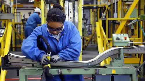 Manufactura repunta 0.5% en abril tras caída previa: INEGI