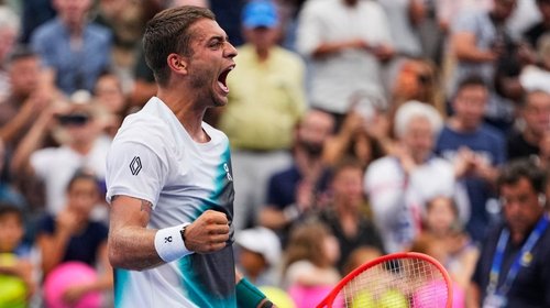Cobolli sobrevive a remontada en Abierto de Estados Unidos