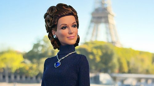 Celine Dion estrena Barbie inspirada en su look de Titanic