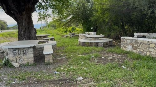 Abandonado y lleno de basura luce parador de Güémez