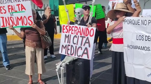 Protestan empleados del IMSS en Madero por escasez de insumos
