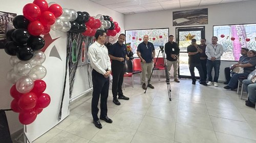 Premian excelencia de trabajadores y sus hijos con útiles