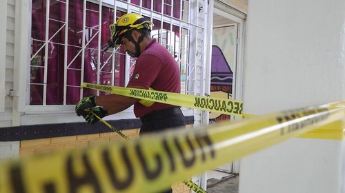 Resguardan escuela tras daños estructurales por lluvias