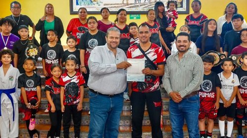 Reciben deportistas de Ramos Arizpe apoyos económicos 