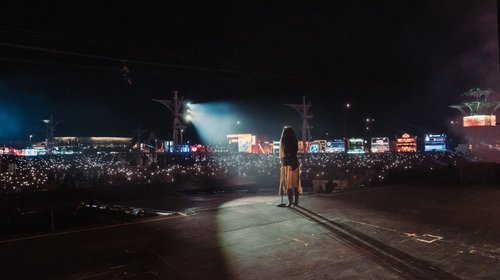 Emociona Demi Lovato a fans tras show en Río de Janeiro