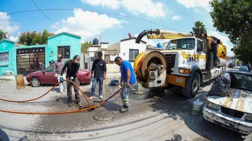 Fallas en drenajes obligan a intervenir descargas domiciliarias