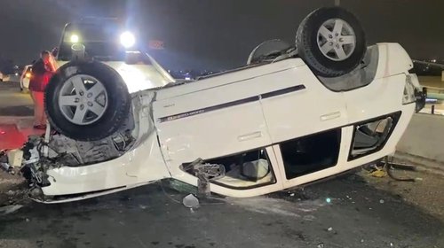 Termina volcado en puente vial de Saltillo y lo arrestan