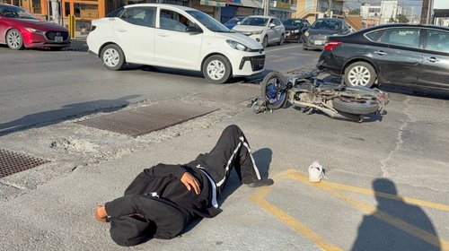 Resulta herido motociclista de 23 años por choque en Zona Centro