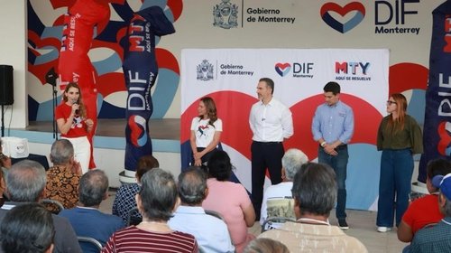 Entregan alrededor de 50 aparatos auditivos en Monterrey