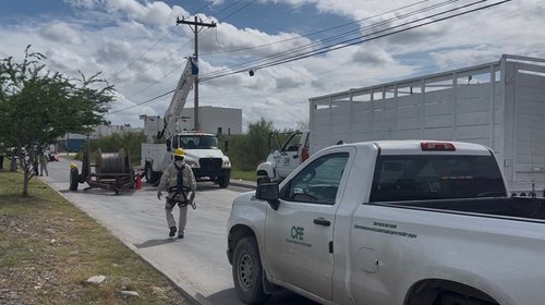Comisión Federal de Electricidad repara red de luz en Matamoros