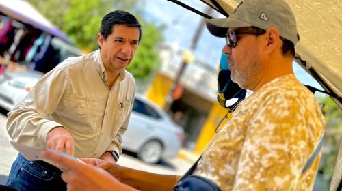 Encabeza Felipe Canales recorrido por mercadito en Escobedo