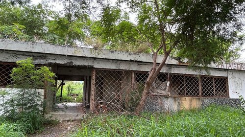 Casa abandonada 'da miedo' junto a escuelas en Monterrey