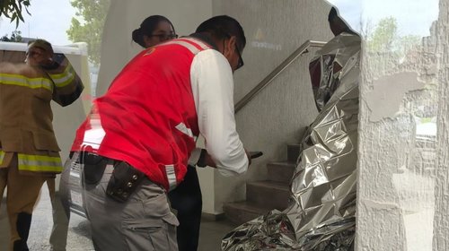 Sufre descarga un trabajador en el interior de un banco