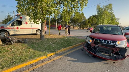 Chocan camioneta y moto en la colonia Mesa de Lourdes