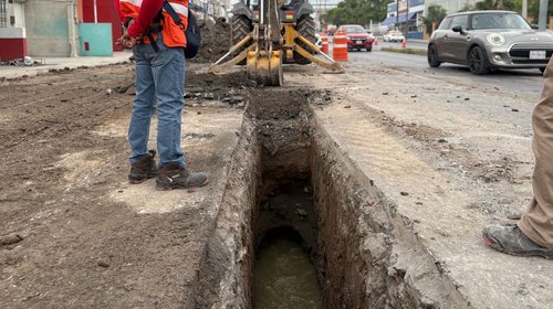 Atienden obra de drenaje en avenida de Santa Catarina