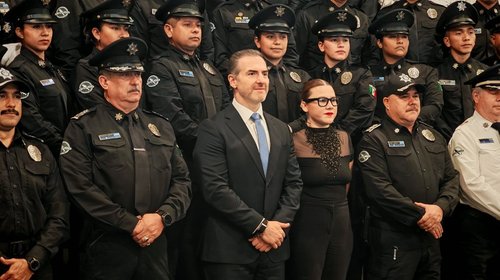 Otorgan ascensos a 100 policías de Monterrey por su día