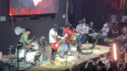 Sorprende Bronco con palomazos en antros de Monterrey