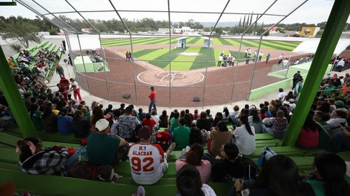 Entrega_gobernador_parque_de_beisbol_suman_200_mdp_para_Parras_d75c9161e0