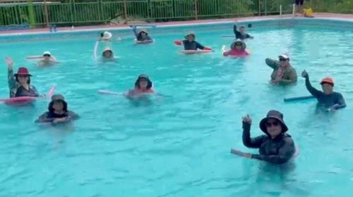 Exprimen_menores_sus_ultimos_dias_de_vacaciones_en_las_albercas_f96a2e9a63