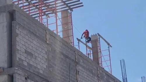 Falta_de_seguridad_pone_en_riesgo_a_trabajadores_en_obra_276d0dceab