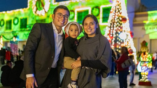 Foto_3_Arranca_la_Navidad_en_Juarez_con_el_encendido_del_pino_navideno_539351d39f