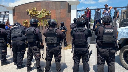 Desalojo de casino desata enfrentamiento con trabajadores