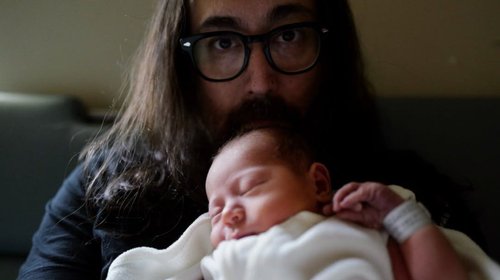 John Lennon se convierte en abuelo con el nacimiento de Aurelius