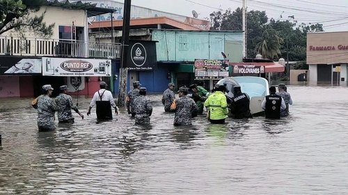 Veracruz evacúa comunidades por crecida del río Uxpanapa