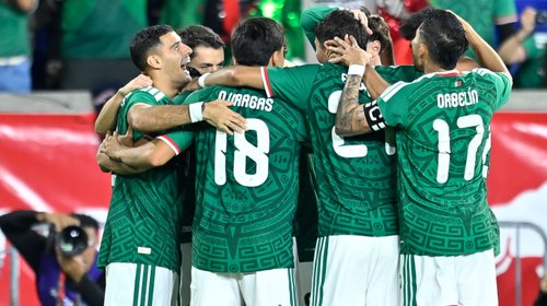 México salva el empate 1-1 ante Perú con gol del 'Toro' Guzmán