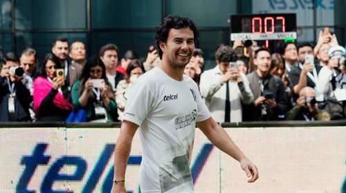 Celebra Checo Pérez sus 300 carreras con una 'cascarita'