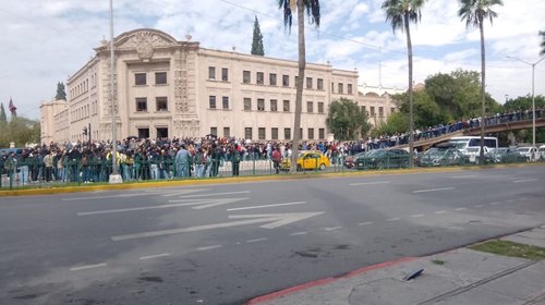 Bloqueo frente al Tec de Saltillo mantiene afectaciones viales