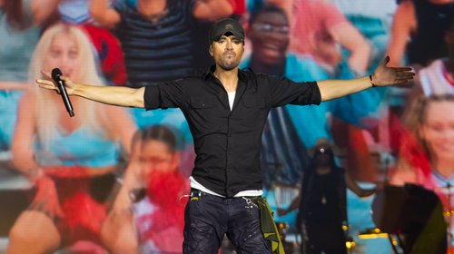 Enrique Iglesias reúne a más de 110,000 personas en el Fan Fest™