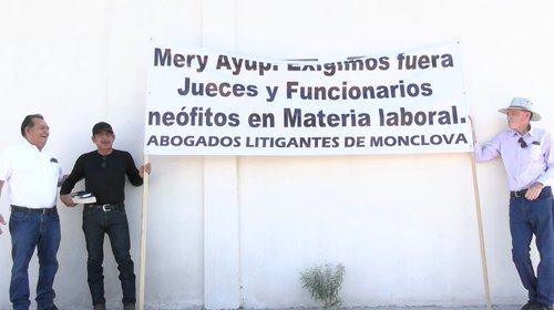 Abogados de Monclova protestan por fallas en justicia laboral