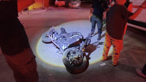 Dos motociclistas resultan heridos en Parras tras accidente