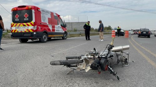 Adolescentes terminan lesionados por choque en Otilio González