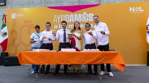 Entregan 590 tarjetas de apoyo a mujeres en Monterrey