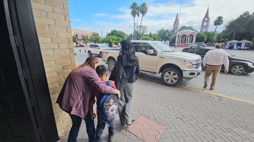 Ciudadana auxilia a niño desorientado en centro de Matamoros