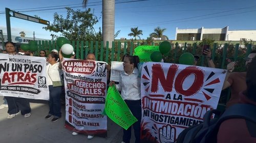 Falta de medicamentos e insumos frustra a médicos al atender