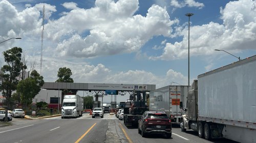 Filas en caseta Plan de Ayala afectan turismo en Coahuila