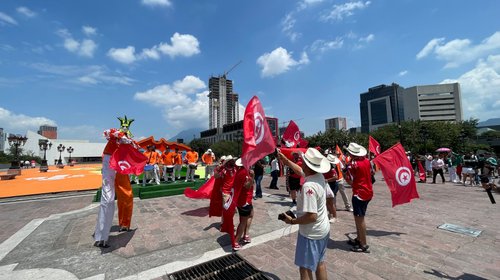 Toman tunecinos el centro de Monterrey y hacen fiesta