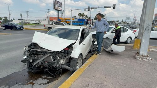 Choque en La Lechera deja daños materiales y moviliza a Bomberos