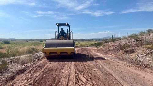 General Cepeda pavimenta cerca de 10 caminos entre ejidos