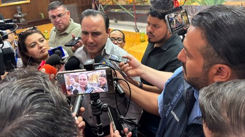 Manolo Jiménez exige justicia tras ataque en escuela de Torreón