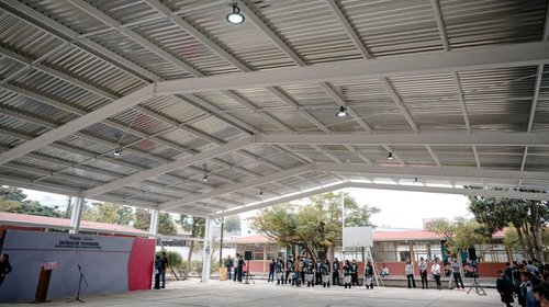 Agradecen alumnos en Saltillo por cumplir promesa de techumbre