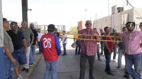 Trabajadores frenan por tercera ocasión retiro de montacargas